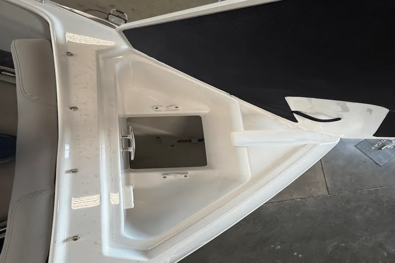 Slide: The Image of Four Winns H6 2025 - 11