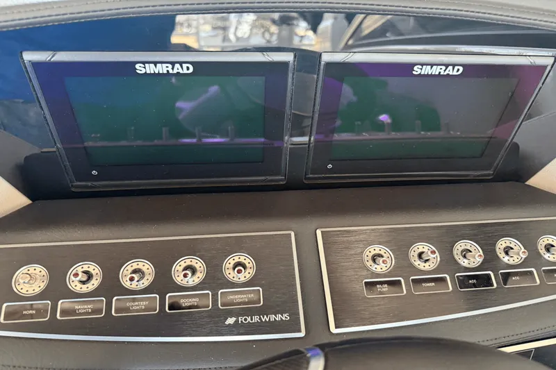 Slide: The Image of Four Winns H6 2025 - 23