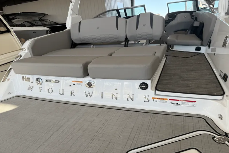 Slide: The Image of Four Winns H6 2025 - 26