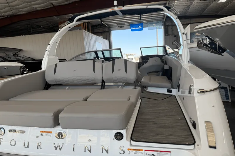 Slide: The Image of Four Winns H6 2025 - 27