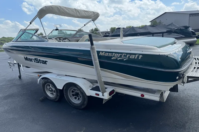 Slide: The Image of Mastercraft 230 MARISTAR 2000 - 2