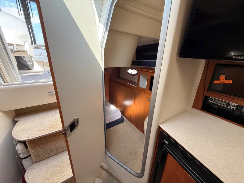 Slide: The Image of Bayliner 320SB 2008 - 17