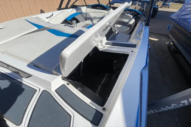 Slide: The Image of Tige R20 2014 - 10