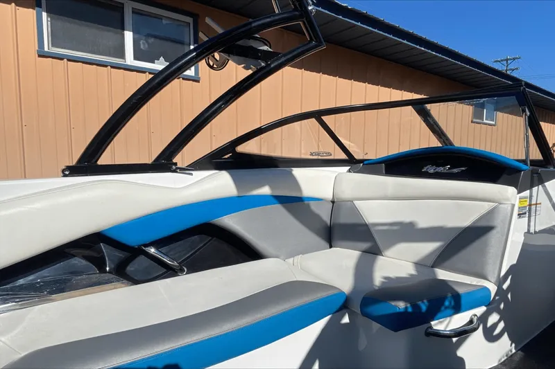 Slide: The Image of Tige R20 2014 - 22