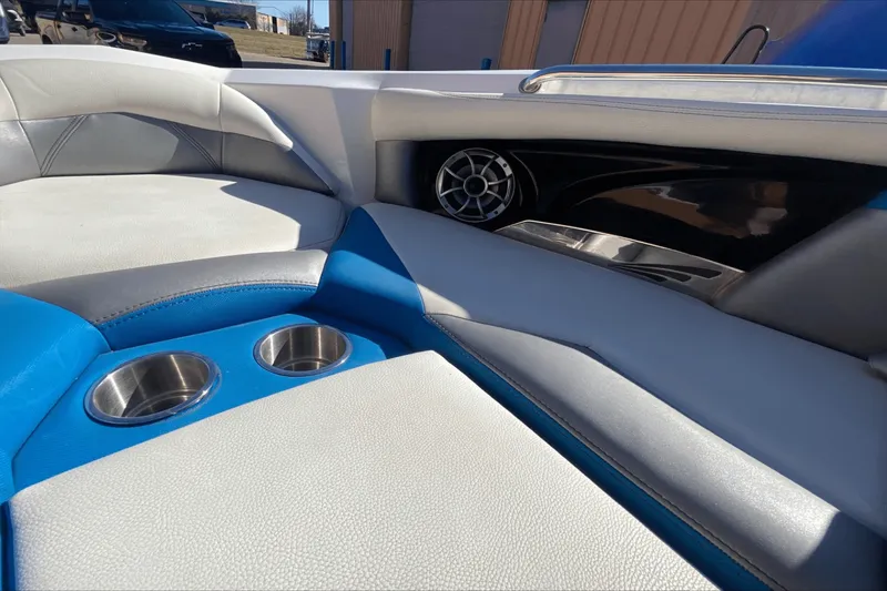 Slide: The Image of Tige R20 2014 - 28