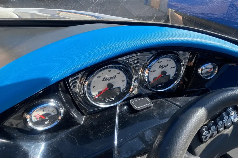 Slide: The Image of Tige R20 2014 - 29