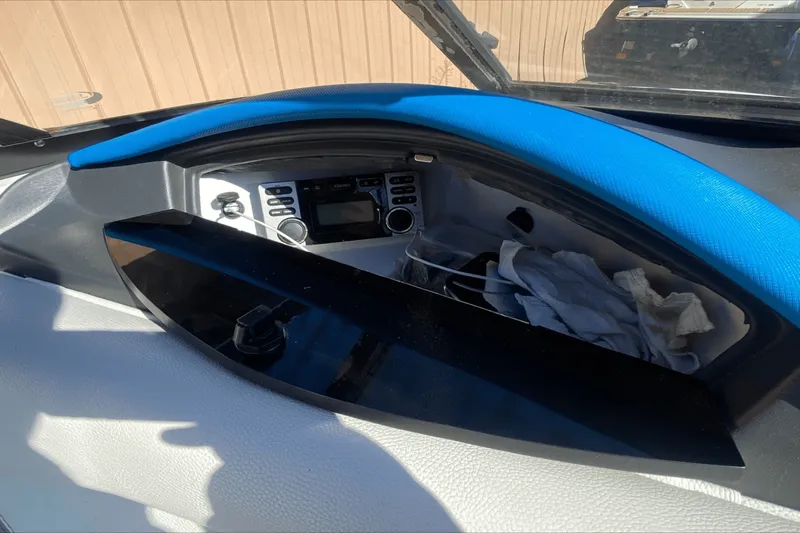 Slide: The Image of Tige R20 2014 - 30