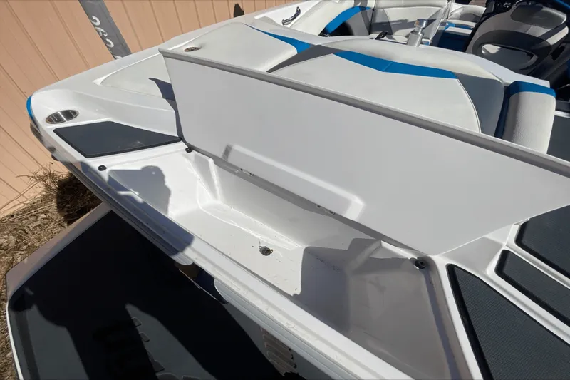 Slide: The Image of Tige R20 2014 - 31