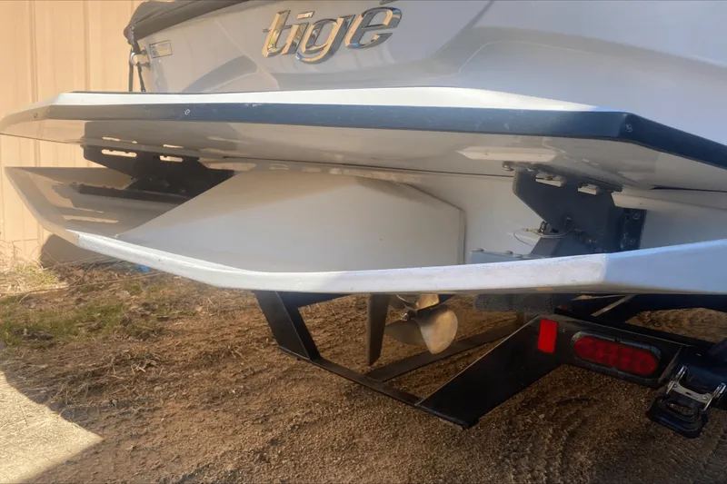 Slide: The Image of Tige R20 2014 - 32