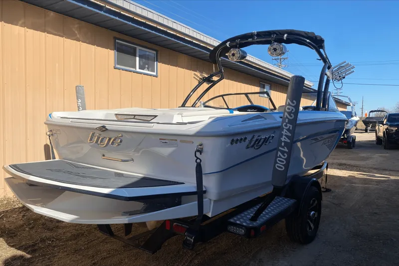 Slide: The Image of Tige R20 2014 - 34