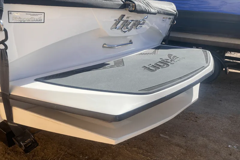 Slide: The Image of Tige R20 2014 - 35