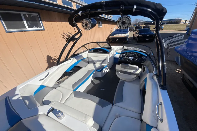 Slide: The Image of Tige R20 2014 - 37