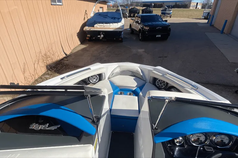 Slide: The Image of Tige R20 2014 - 7