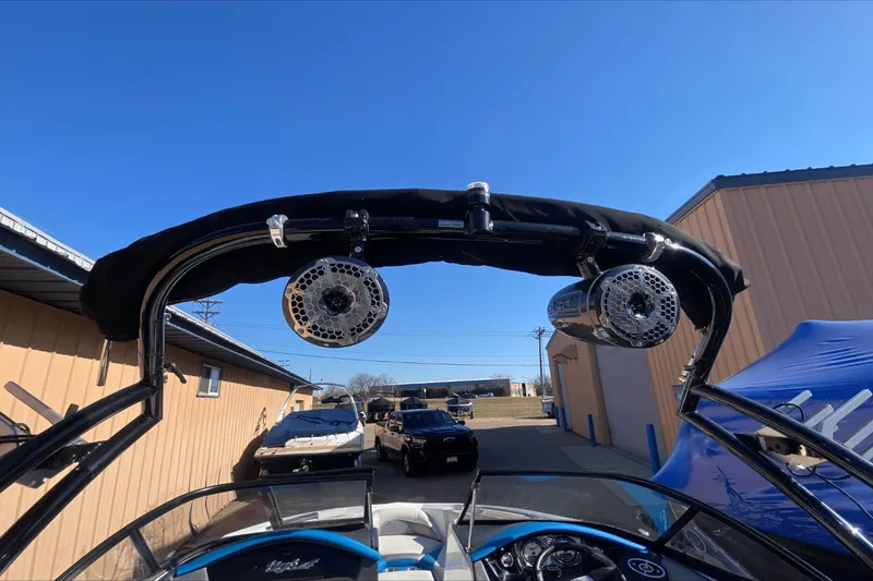 Slide: The Image of Tige R20 2014 - 8