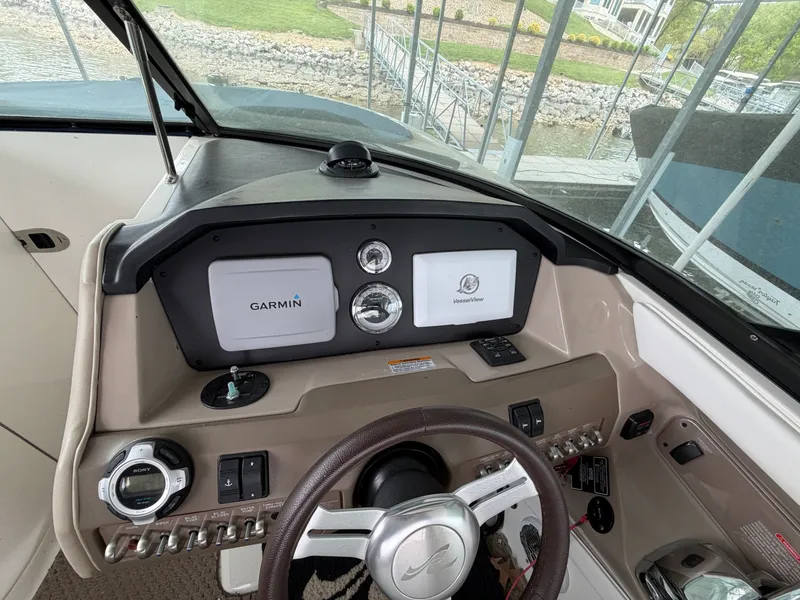 Slide: The Image of Sea Ray 300 SLX 2013 - 10