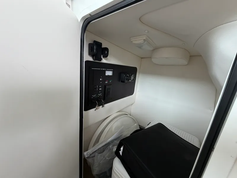 Slide: The Image of Sea Ray 300 SLX 2013 - 35