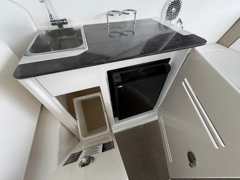 Slide: The Image of Sea Ray 300 SLX 2013 - 37