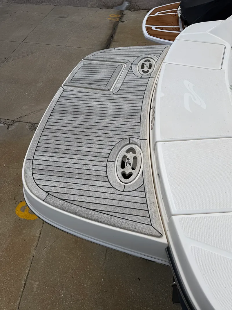 Slide: The Image of Sea Ray 300 SLX 2013 - 44