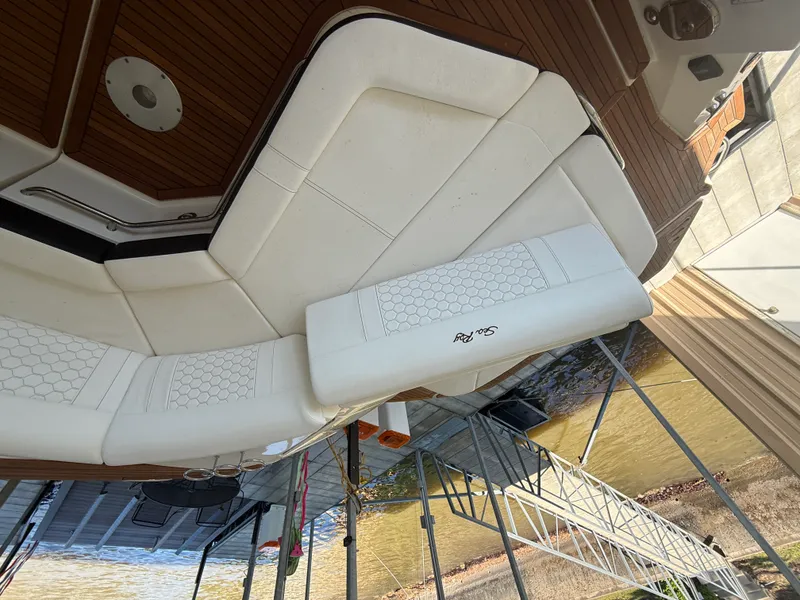 Slide: The Image of Sea Ray 320 DA 2020 - 12