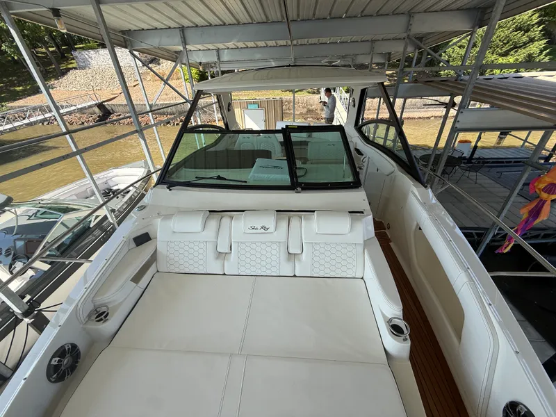 Slide: The Image of Sea Ray 320 DA 2020 - 16