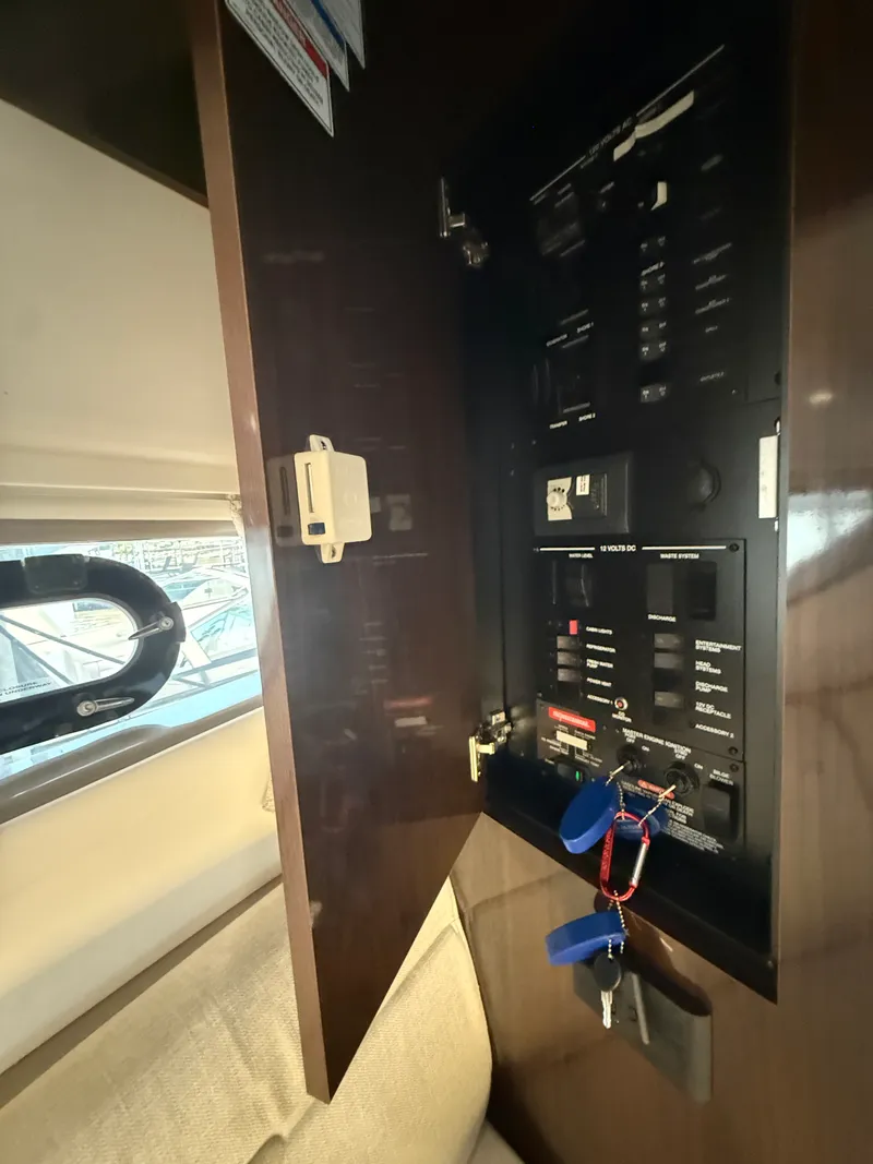 Slide: The Image of Sea Ray 320 DA 2020 - 19