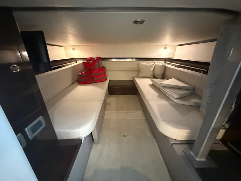Slide: The Image of Sea Ray 320 DA 2020 - 20