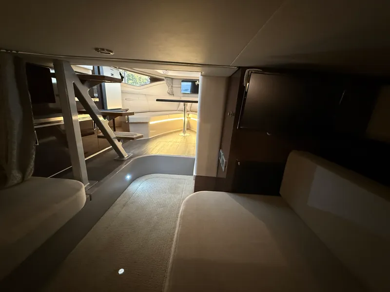 Slide: The Image of Sea Ray 320 DA 2020 - 21