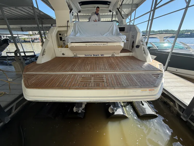Slide: The Image of Sea Ray 320 DA 2020 - 22