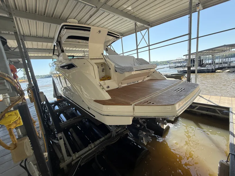 Slide: The Image of Sea Ray 320 DA 2020 - 23