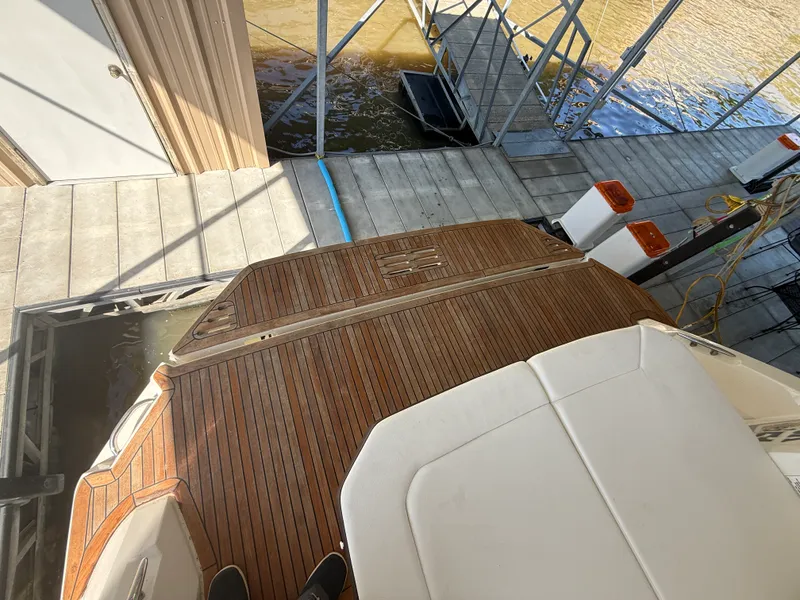 Slide: The Image of Sea Ray 320 DA 2020 - 24