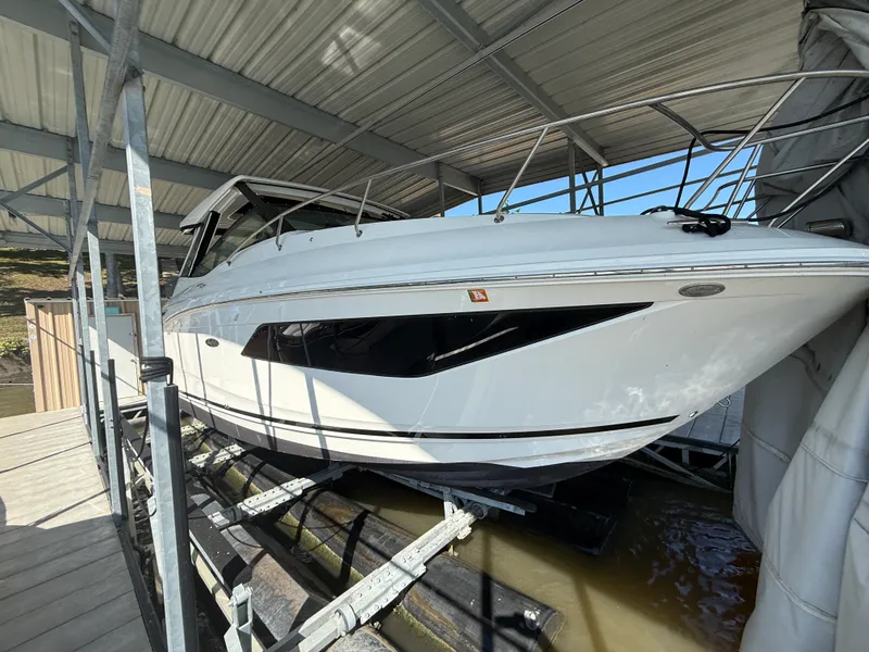 Slide: The Image of Sea Ray 320 DA 2020 - 3