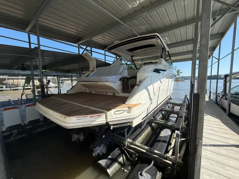 Slide: The Image of Sea Ray 320 DA 2020 - 4