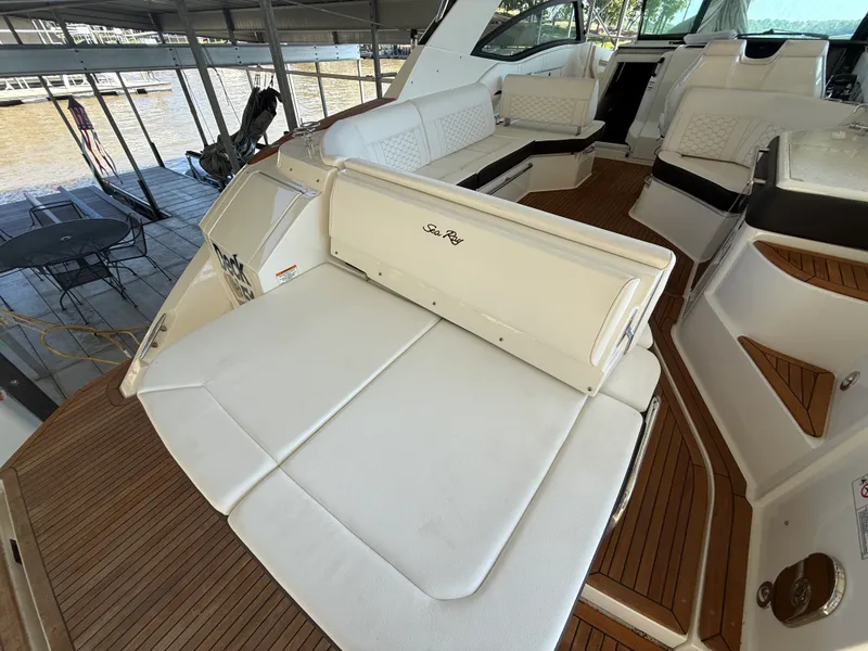 Slide: The Image of Sea Ray 320 DA 2020 - 5