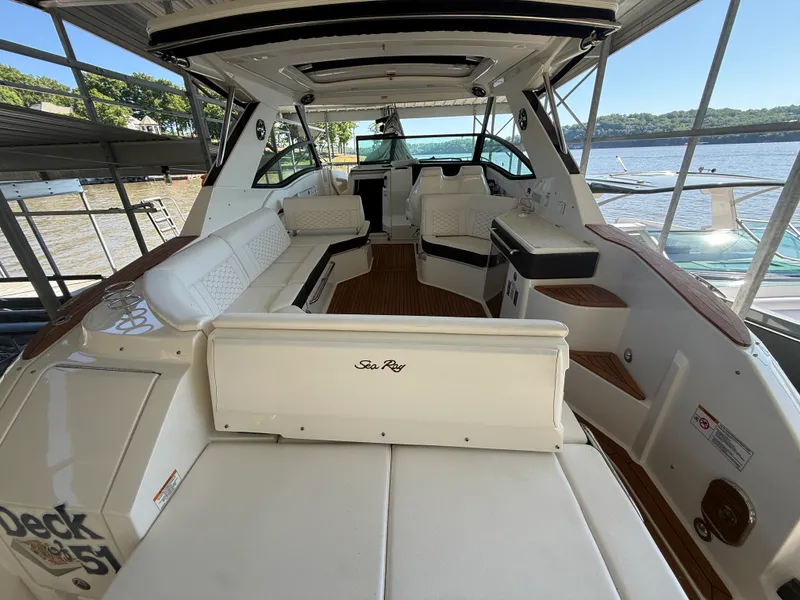 Slide: The Image of Sea Ray 320 DA 2020 - 6