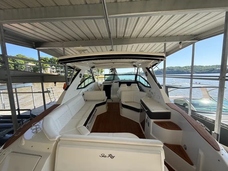 Slide: The Image of Sea Ray 320 DA 2020 - 7