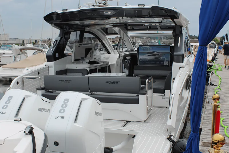 Slide: The Image of Galeon 375 GTO 2025 - 10