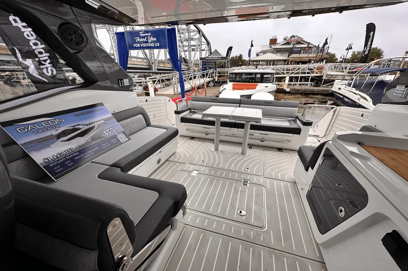 Slide: The Image of Galeon 375 GTO 2025 - 12