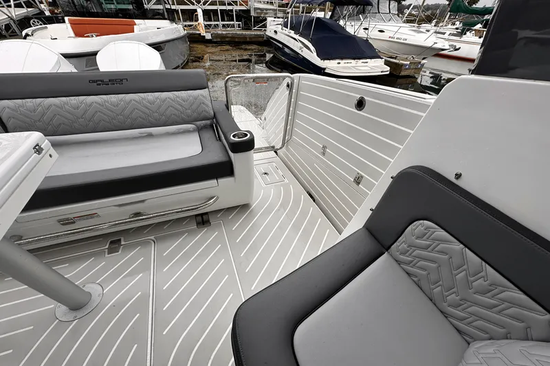 Slide: The Image of Galeon 375 GTO 2025 - 13