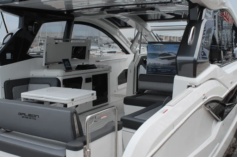 Slide: The Image of Galeon 375 GTO 2025 - 17