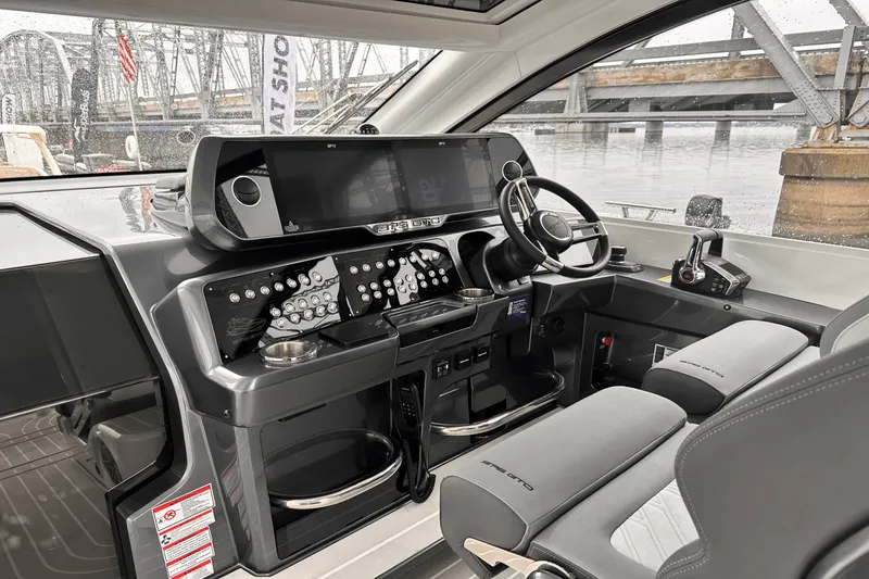 Slide: The Image of Galeon 375 GTO 2025 - 20