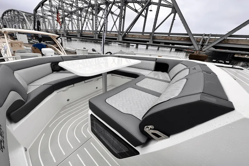 Slide: The Image of Galeon 375 GTO 2025 - 22