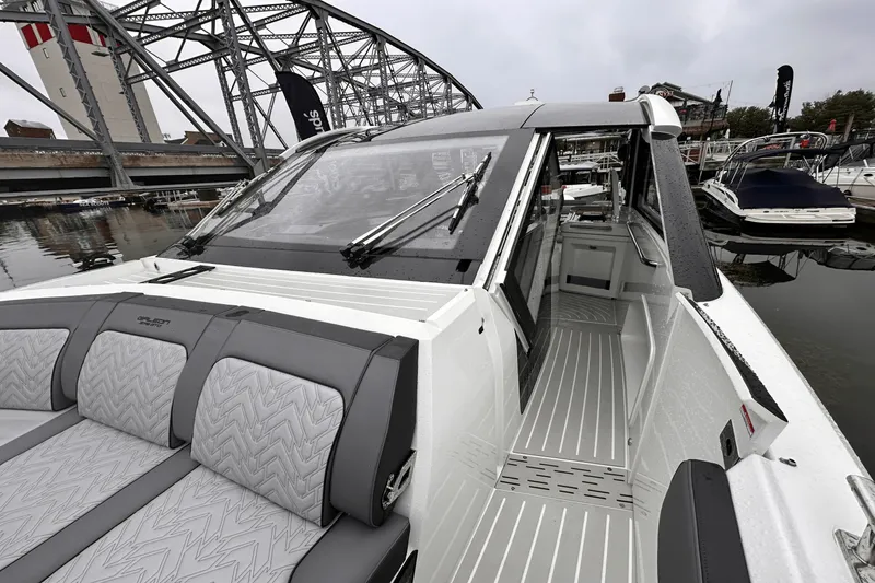 Slide: The Image of Galeon 375 GTO 2025 - 24