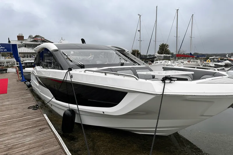 Slide: The Image of Galeon 375 GTO 2025 - 3