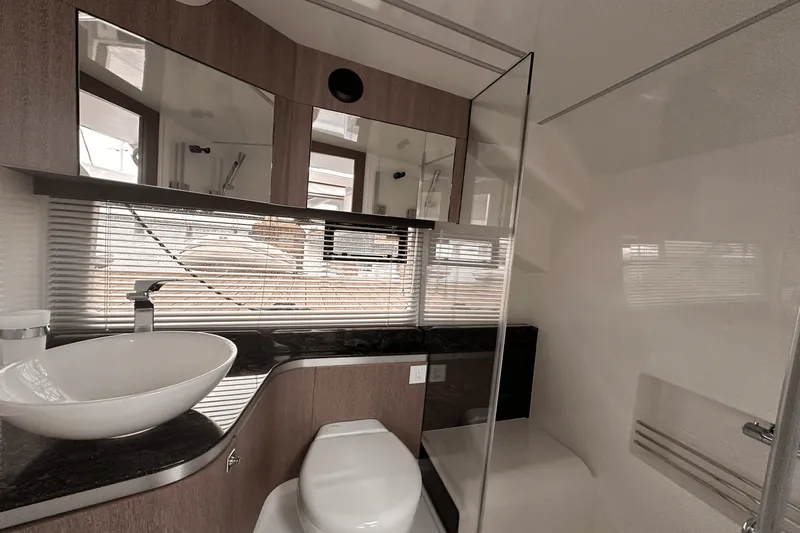 Slide: The Image of Galeon 375 GTO 2025 - 34