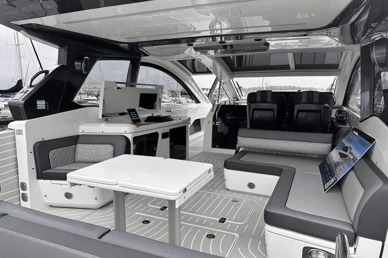 Slide: The Image of Galeon 375 GTO 2025 - 36