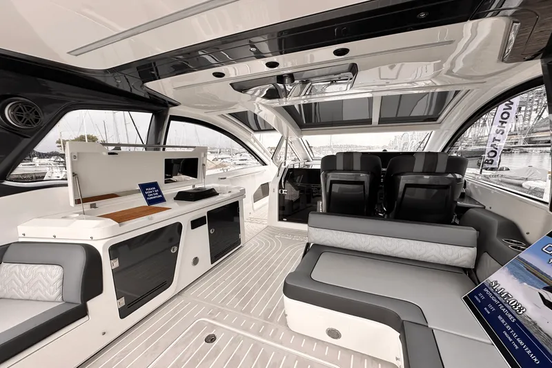 Slide: The Image of Galeon 375 GTO 2025 - 39