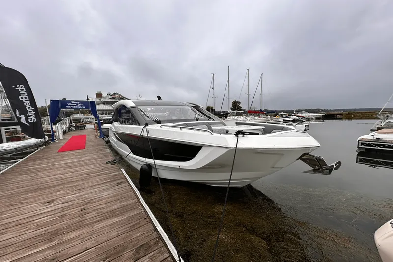 Slide: The Image of Galeon 375 GTO 2025 - 4