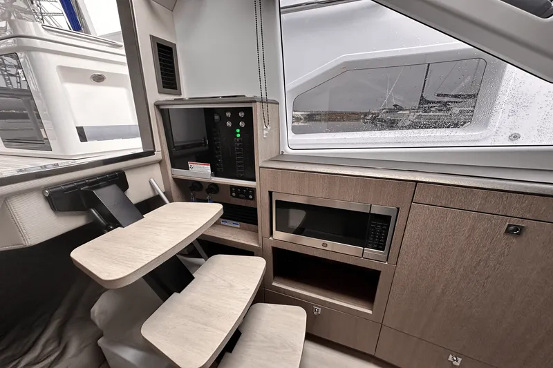 Slide: The Image of Galeon 375 GTO 2025 - 47