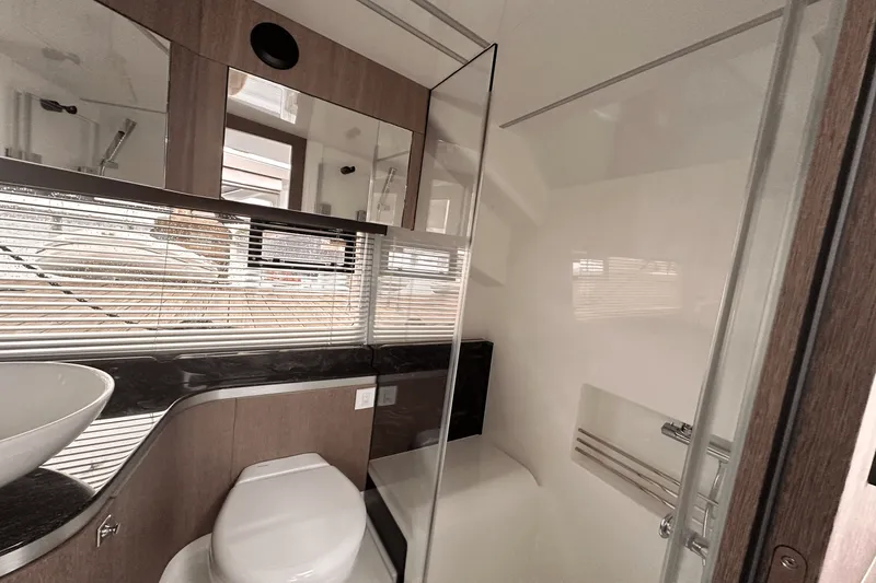 Slide: The Image of Galeon 375 GTO 2025 - 54