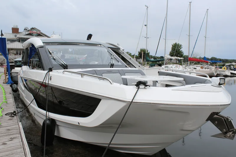 Slide: The Image of Galeon 375 GTO 2025 - 6